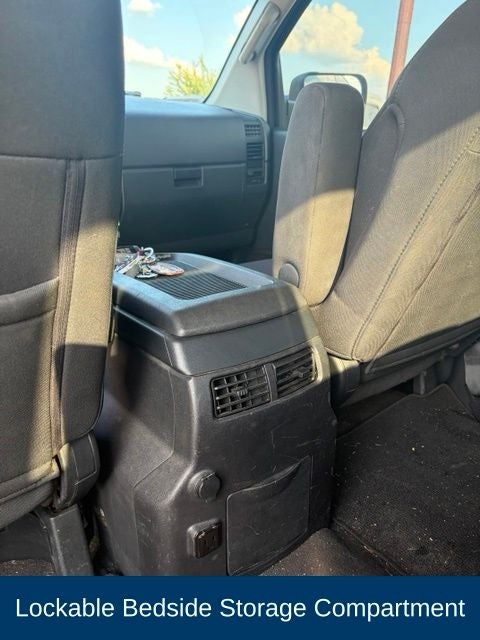 2015 Nissan Titan SV