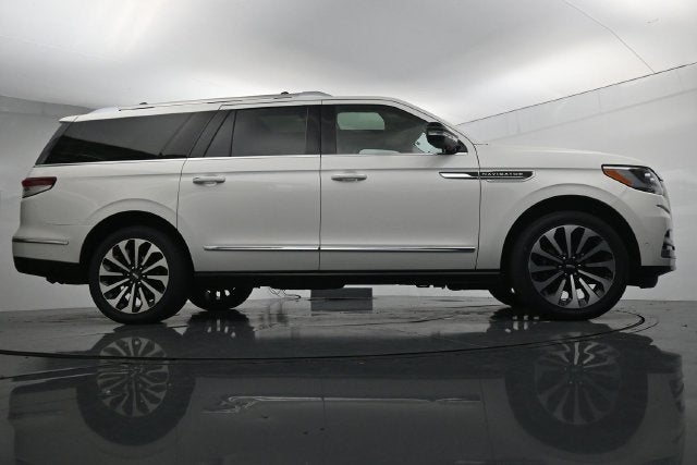 2022 Lincoln Navigator L Reserve