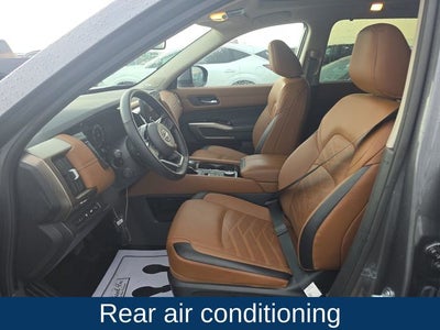 2025 Nissan Pathfinder Platinum