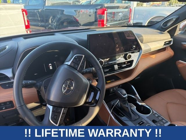 2025 Toyota Highlander Platinum