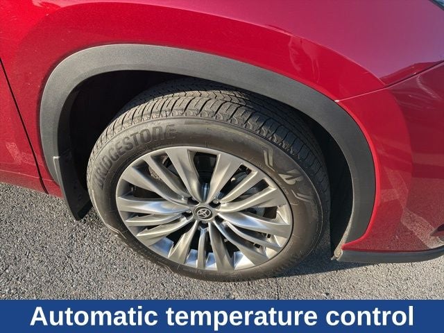 2025 Toyota Highlander Platinum