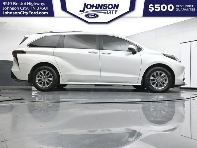 2024 Toyota Sienna XLE
