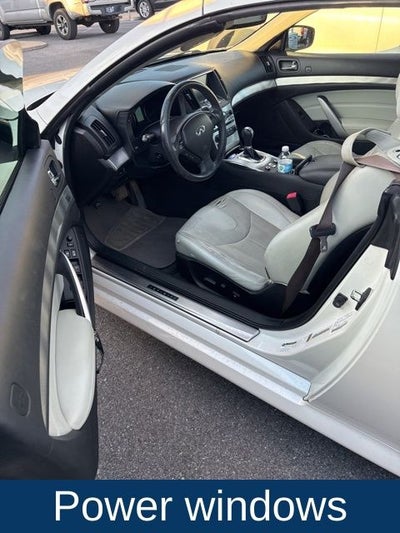 2015 INFINITI Q60 Base