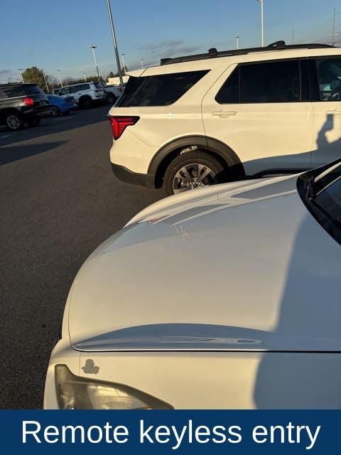 2015 INFINITI Q60 Base