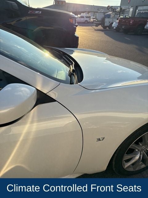 2015 INFINITI Q60 Base