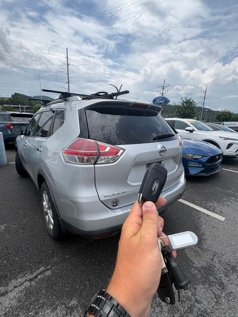 2016 Nissan Rogue SV