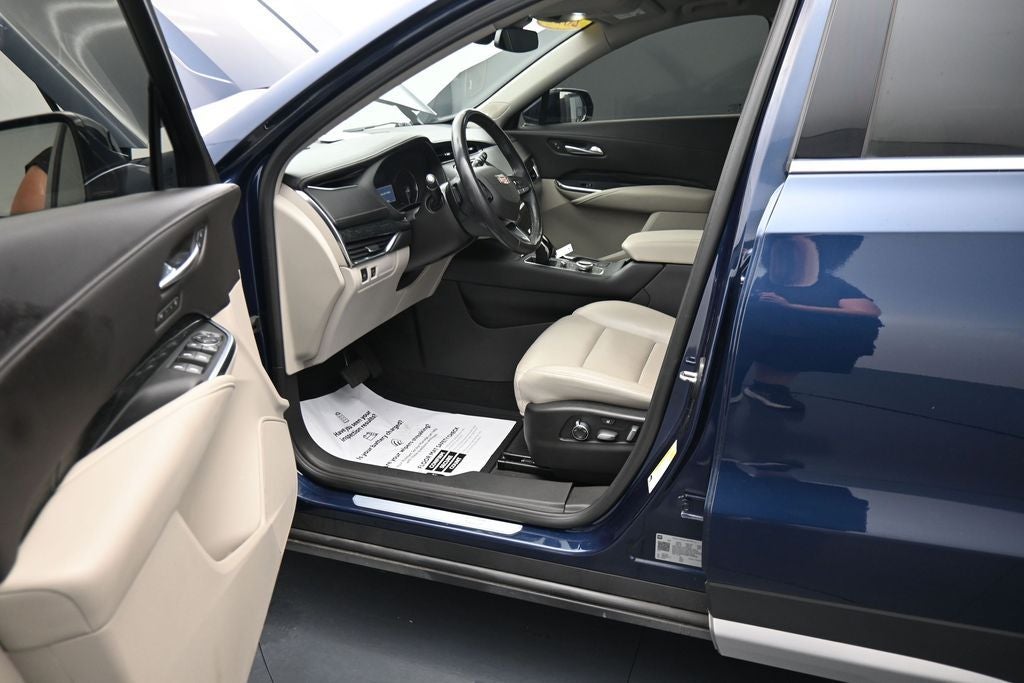 2021 Cadillac XT4 Premium Luxury