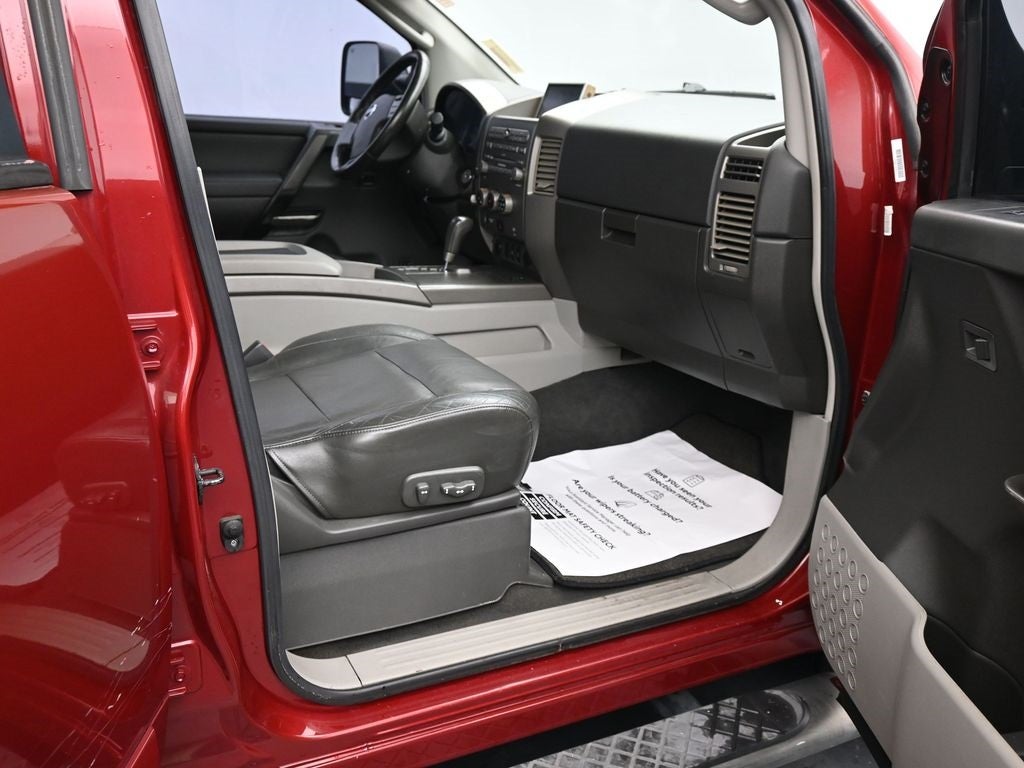 2004 Nissan Titan LE