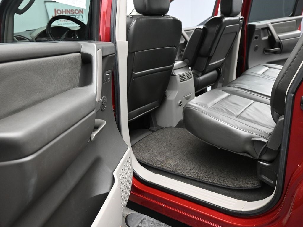 2004 Nissan Titan LE