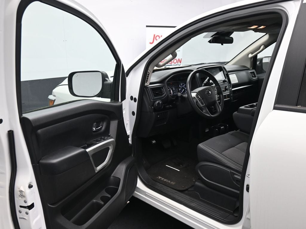 2022 Nissan Titan SV