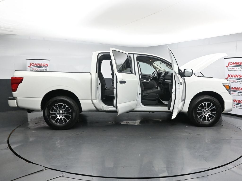 2022 Nissan Titan SV