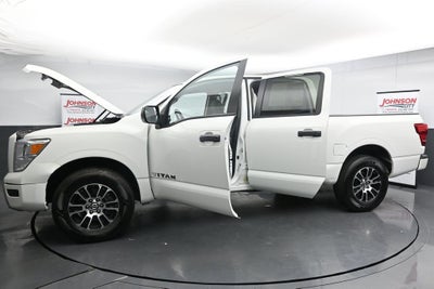 2022 Nissan Titan SV