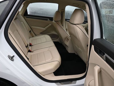 2017 Volkswagen Passat 1.8T R-Line