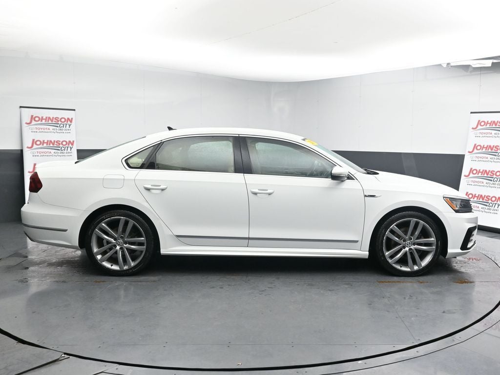 2017 Volkswagen Passat 1.8T R-Line