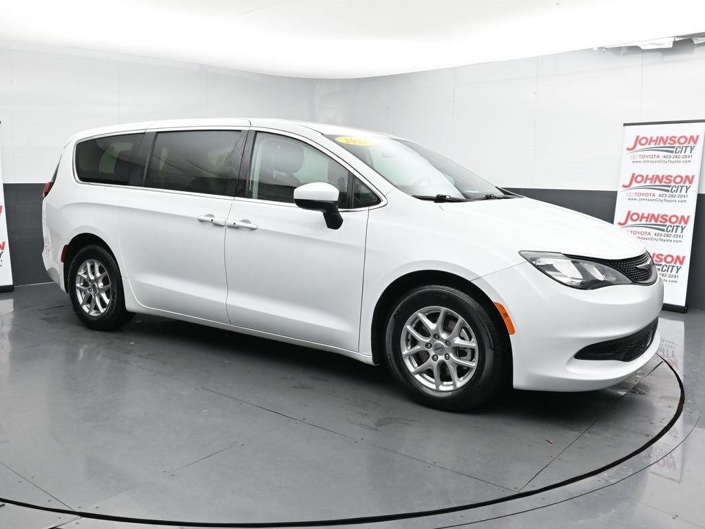 2022 Chrysler Voyager LX