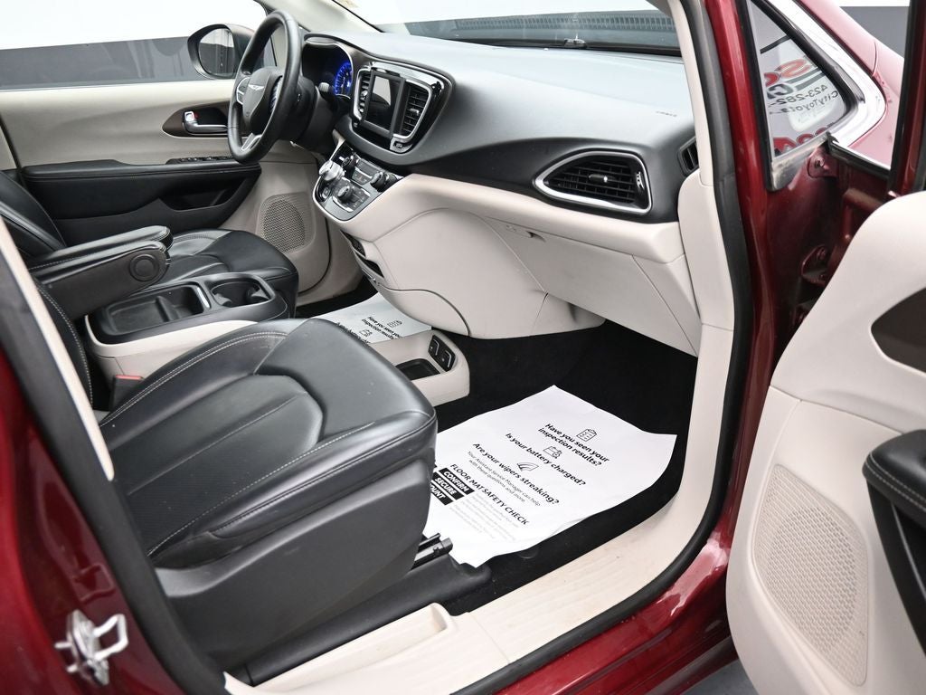 2021 Chrysler Voyager LXI