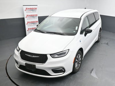 2024 Chrysler Pacifica Select