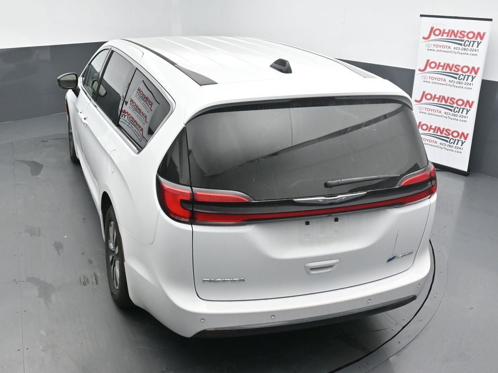 2024 Chrysler Pacifica Select