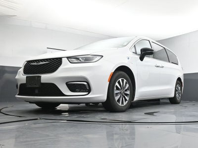 2024 Chrysler Pacifica Select