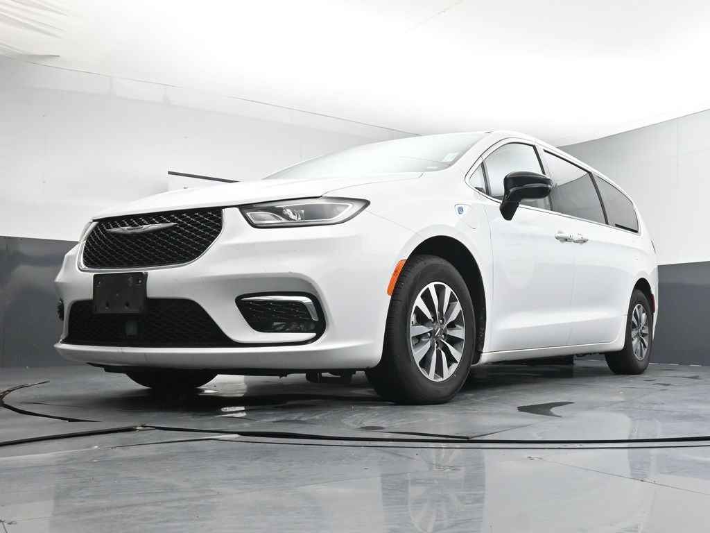 2024 Chrysler Pacifica Select