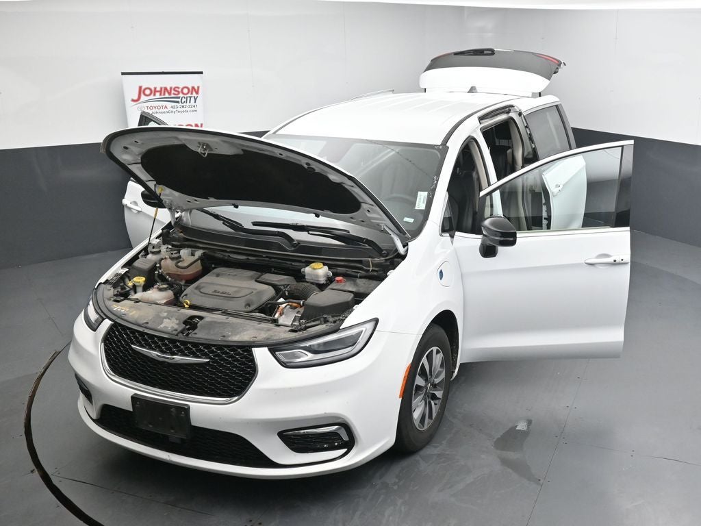 2024 Chrysler Pacifica Select