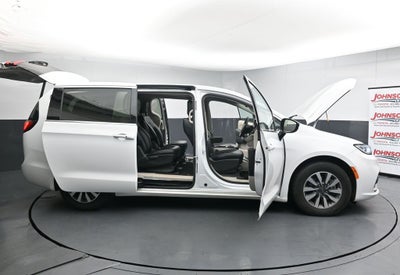 2024 Chrysler Pacifica Select