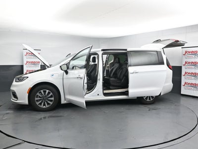 2024 Chrysler Pacifica Select