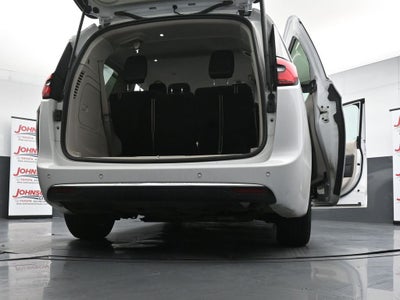 2024 Chrysler Pacifica Select