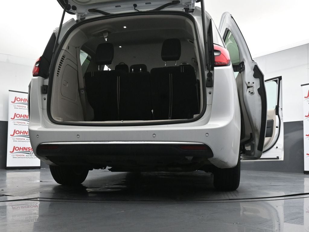 2024 Chrysler Pacifica Select