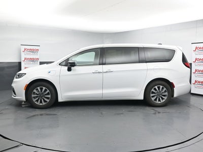 2024 Chrysler Pacifica Select