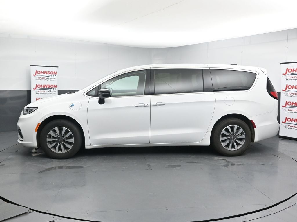 2024 Chrysler Pacifica Select