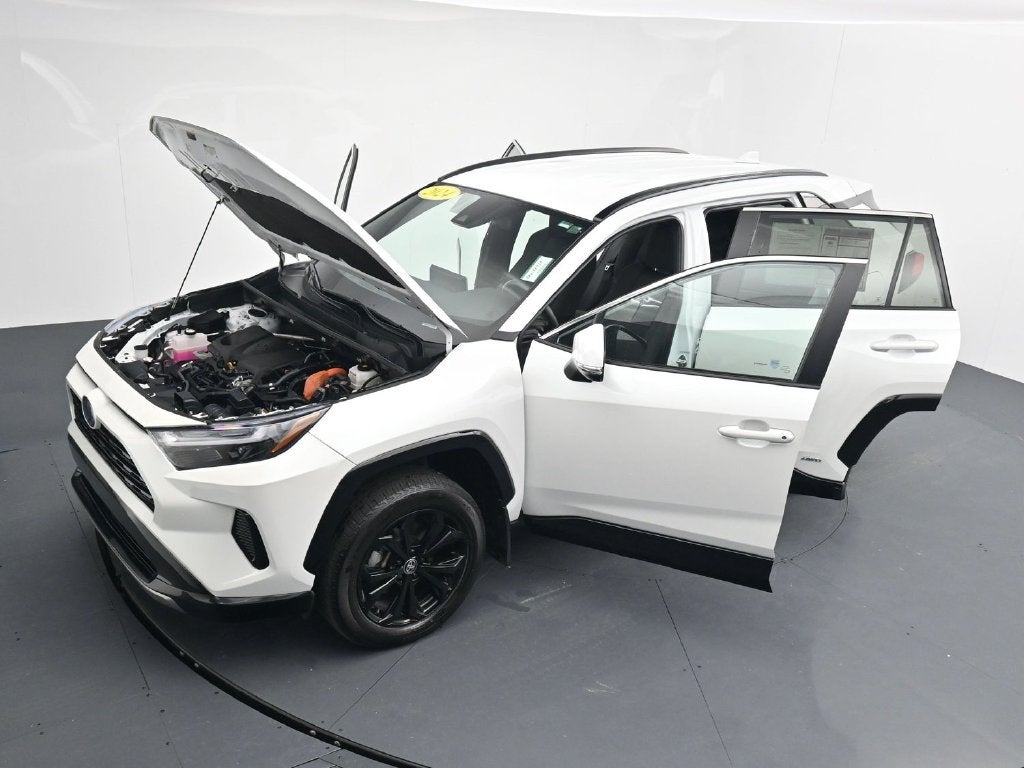 2024 Toyota RAV4 SE