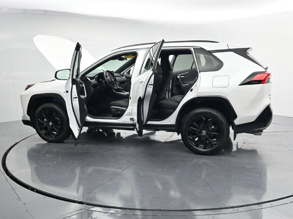 2024 Toyota RAV4 SE