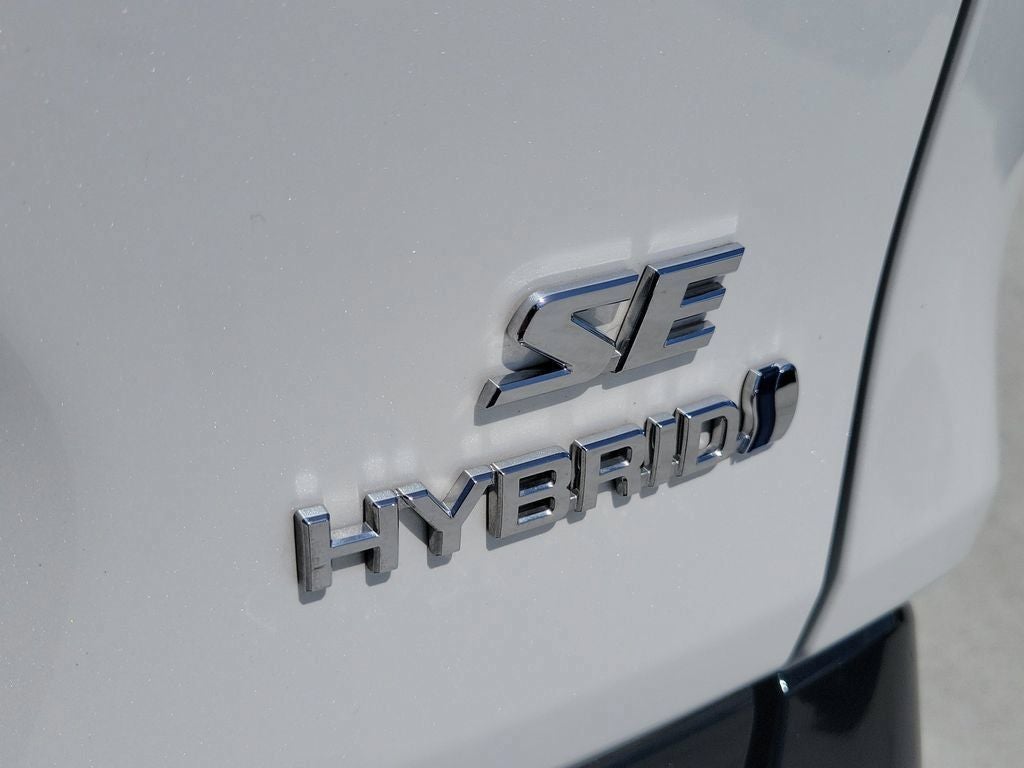 2024 Toyota RAV4 SE