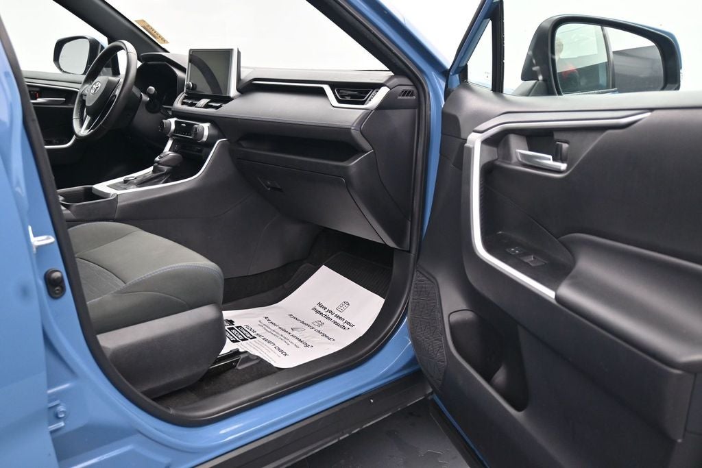 2023 Toyota RAV4 SE