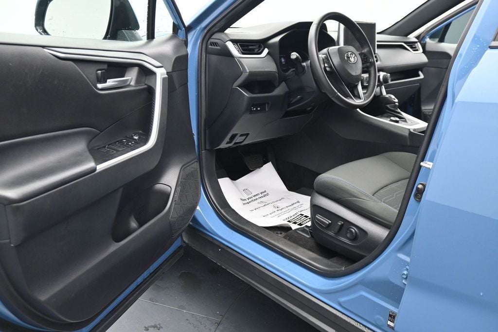 2023 Toyota RAV4 SE