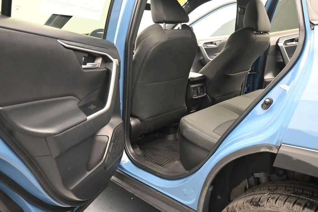 2023 Toyota RAV4 SE