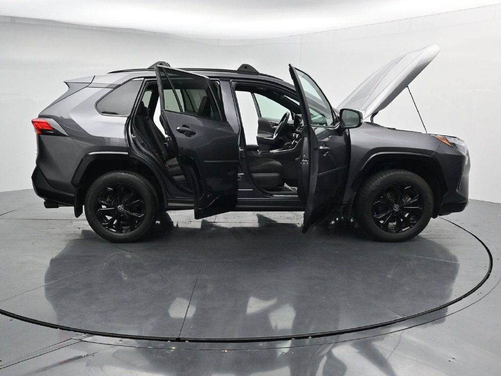 2024 Toyota RAV4 SE