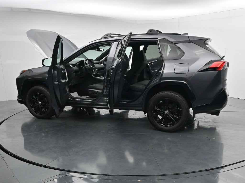2024 Toyota RAV4 SE