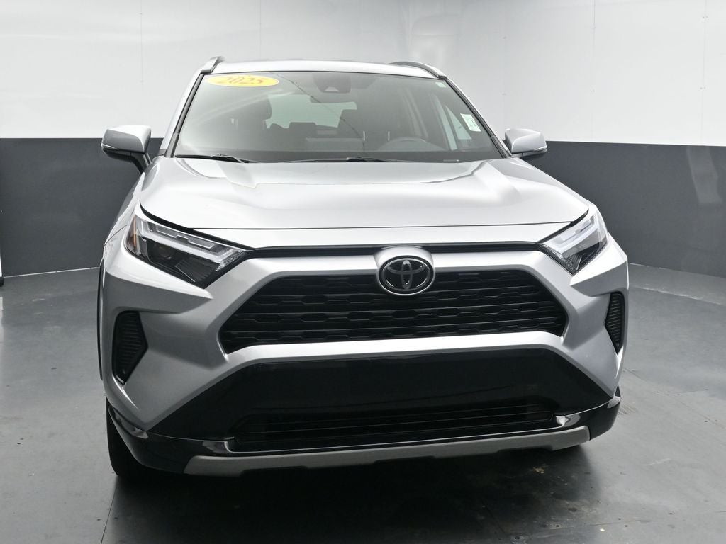 2025 Toyota RAV4 SE