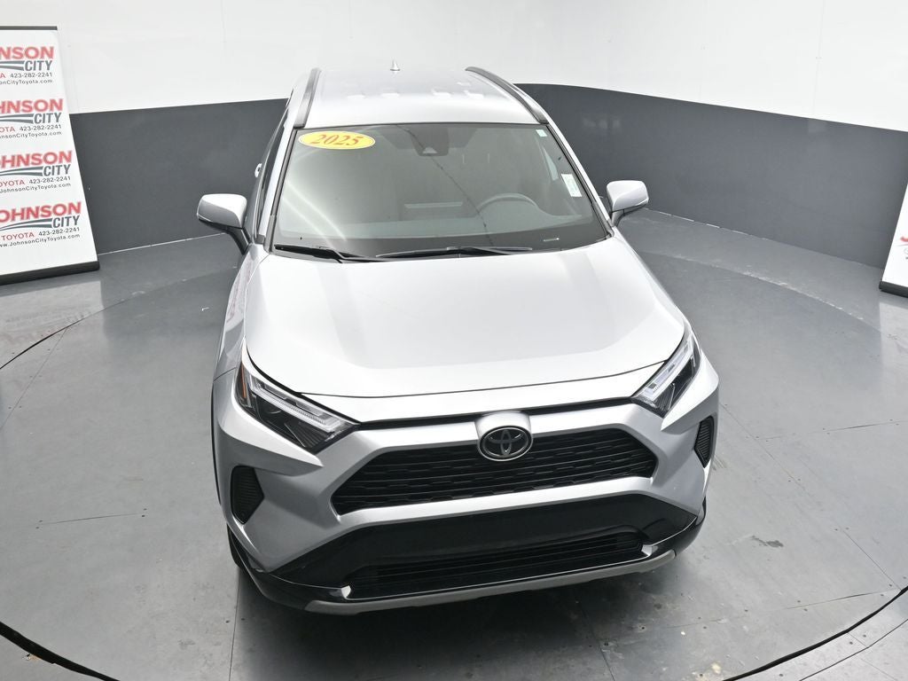 2025 Toyota RAV4 SE
