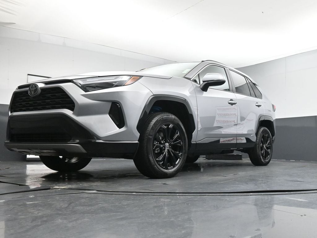 2025 Toyota RAV4 SE