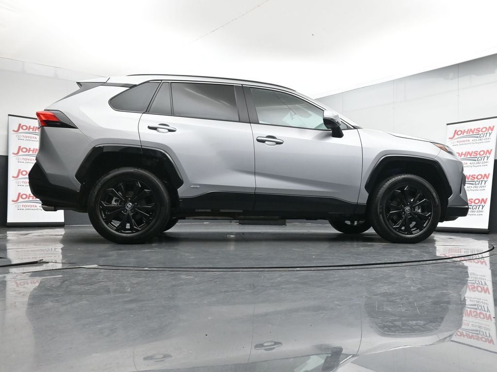 2025 Toyota RAV4 SE