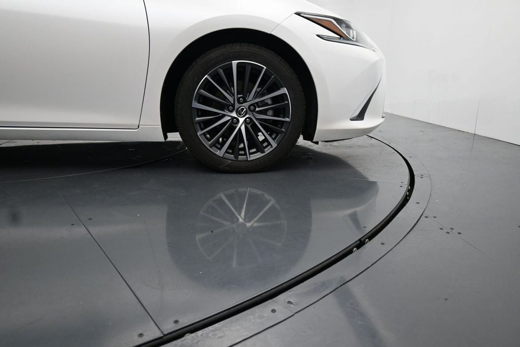 2022 Lexus ES 300h 300h
