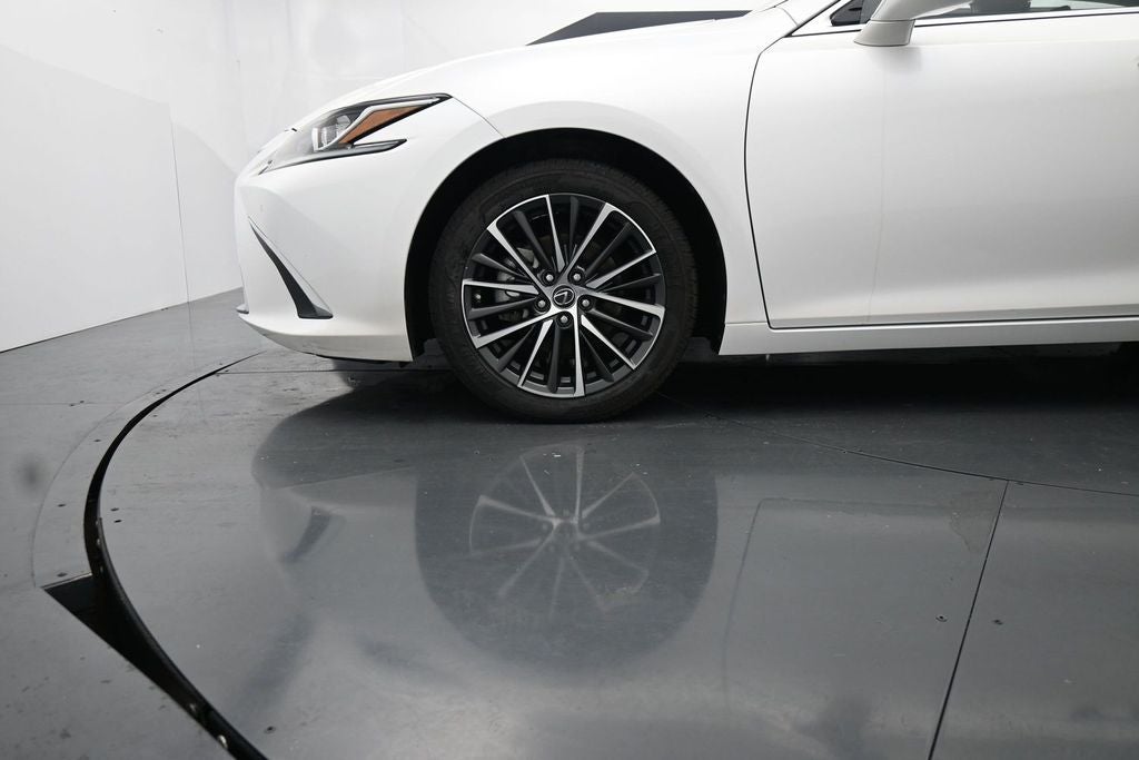2022 Lexus ES 300h 300h