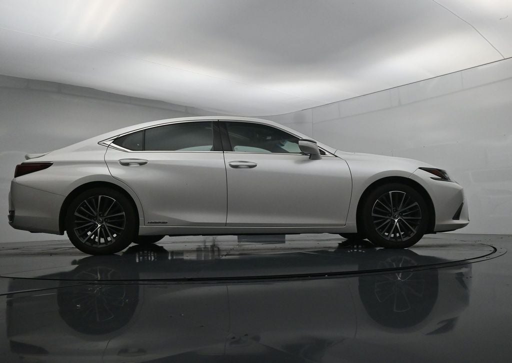 2022 Lexus ES 300h 300h
