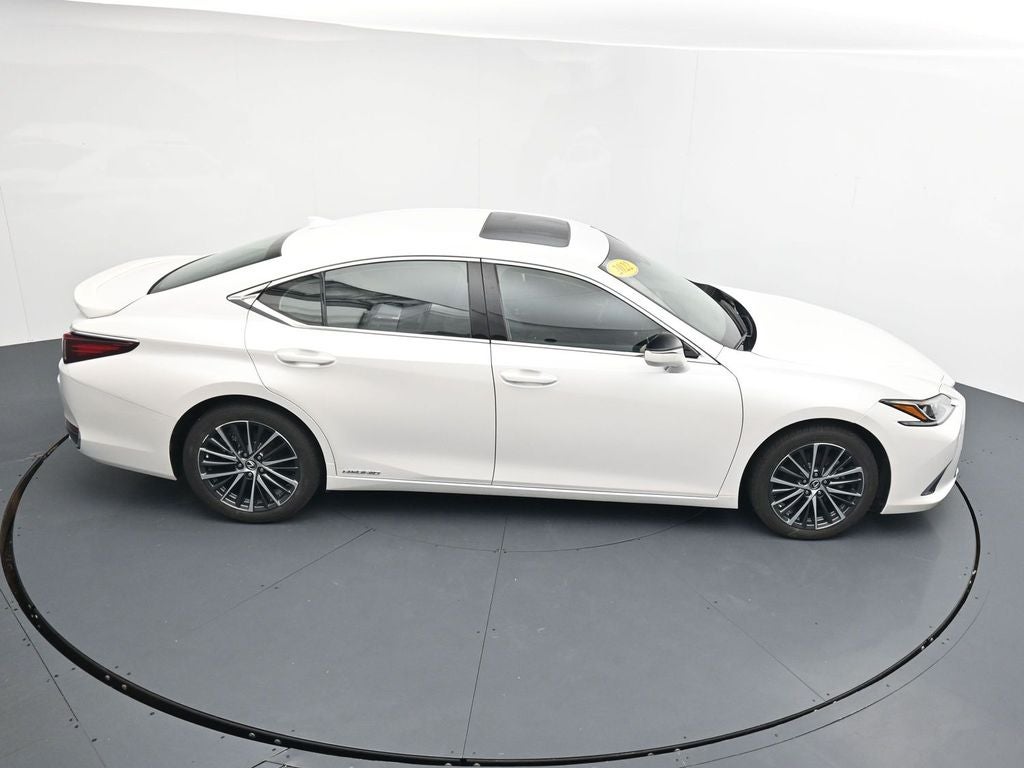 2022 Lexus ES 300h 300h