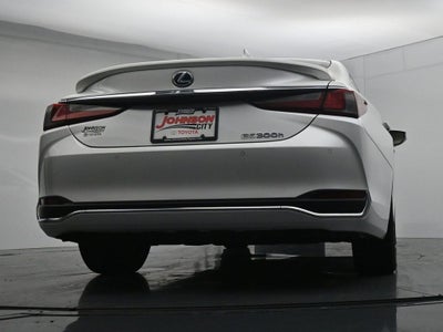 2022 Lexus ES 300h 300h