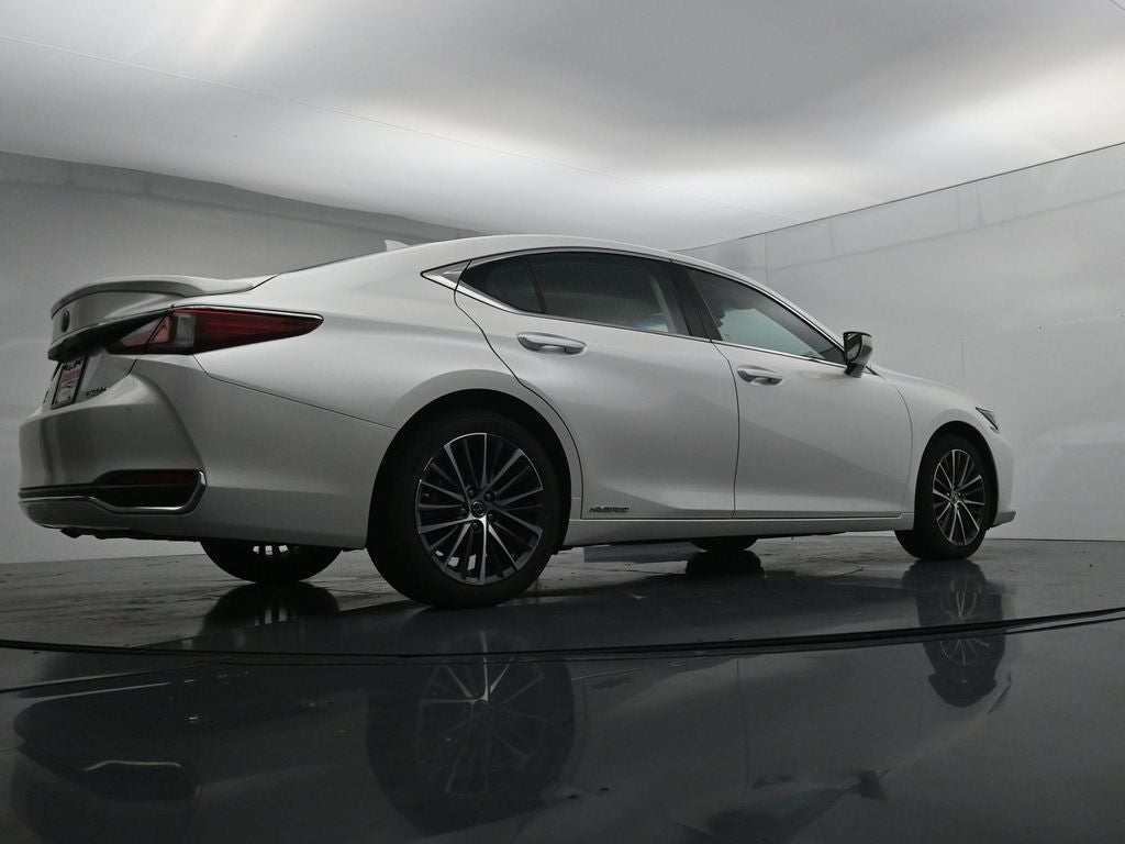 2022 Lexus ES 300h 300h