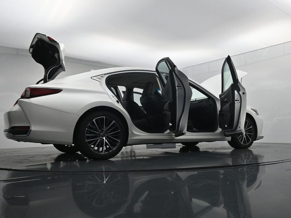 2022 Lexus ES 300h 300h